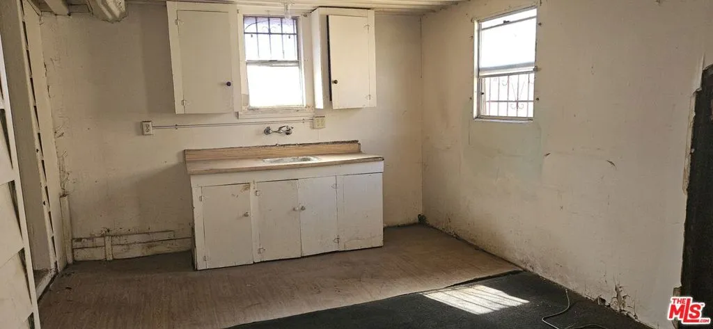 2000 W 68th Street, Los Angeles, California 90047 home-pic-54